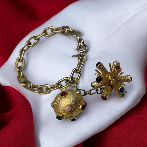 Rare Vintage 1960 Crown Trifari 18K Gold Plated Sputnik Charm Bracelet 7”